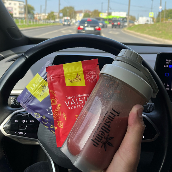 Liofilizuotų vaisių kokteilis skubantiems