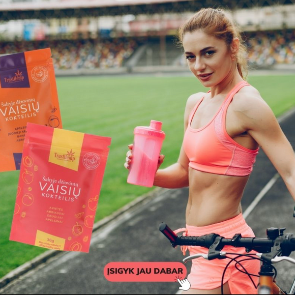 Vaisių ir uogų kokteilis sportuojantiems