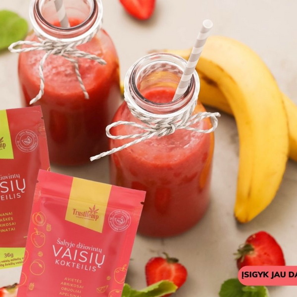 Šaltyje džiovintų uogų ir vaisių kokteiliai